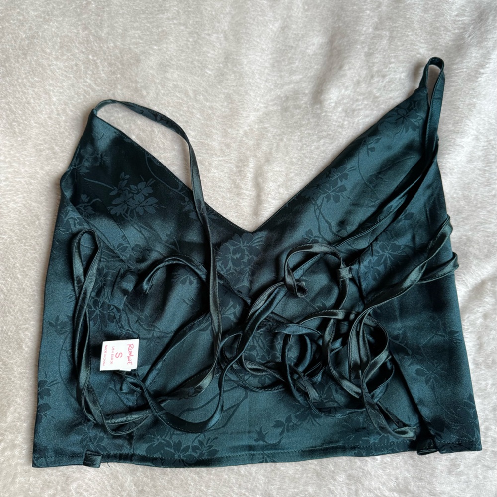 ✨ ROMWE Dark Green Satin Floral Crop Top – Size S ✨